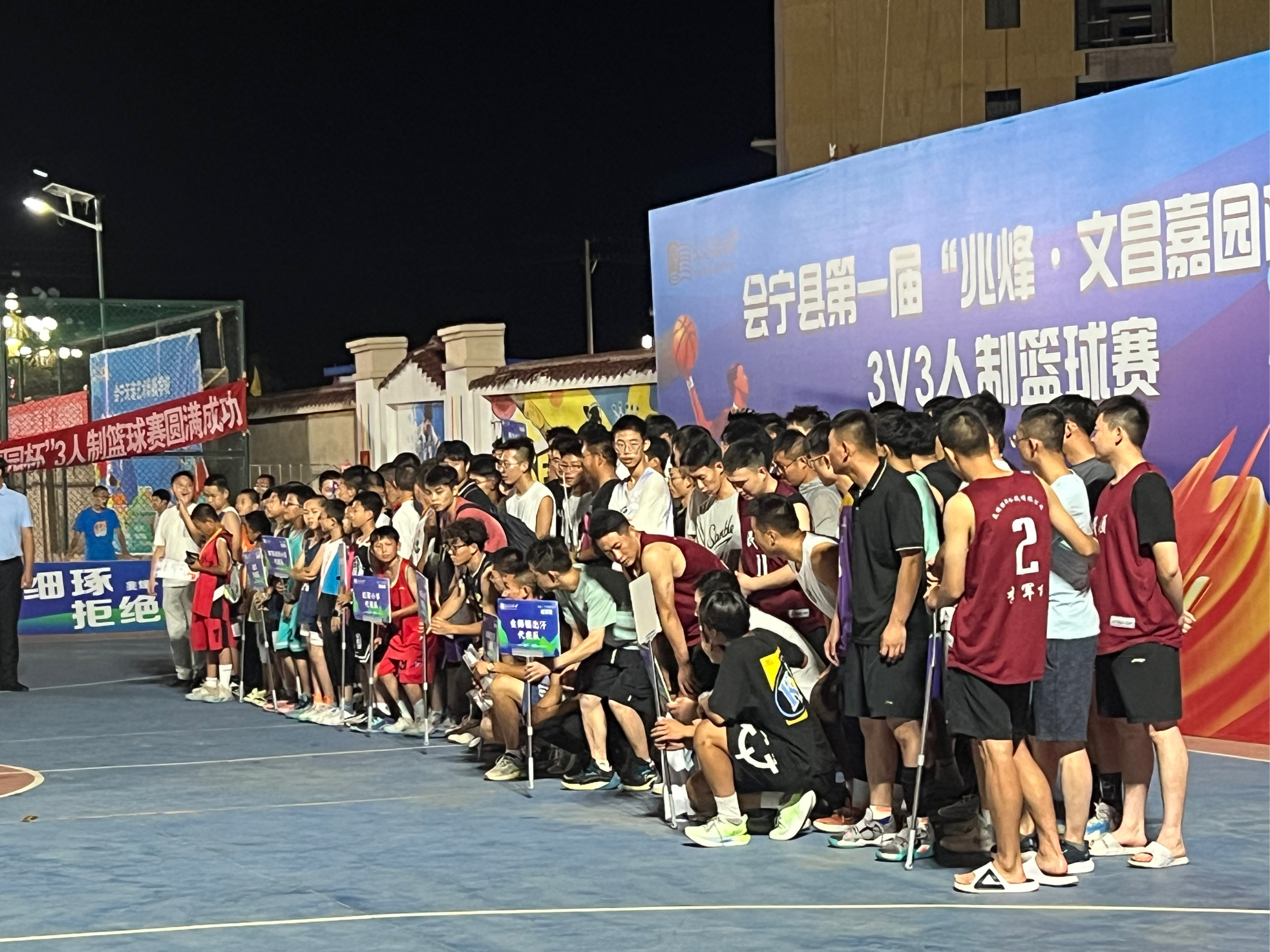 一场精彩的篮球比赛在中国篮球联赛上演
